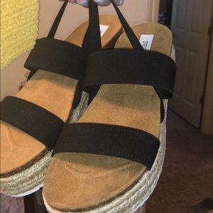 NWOT. Steve Madden sandals